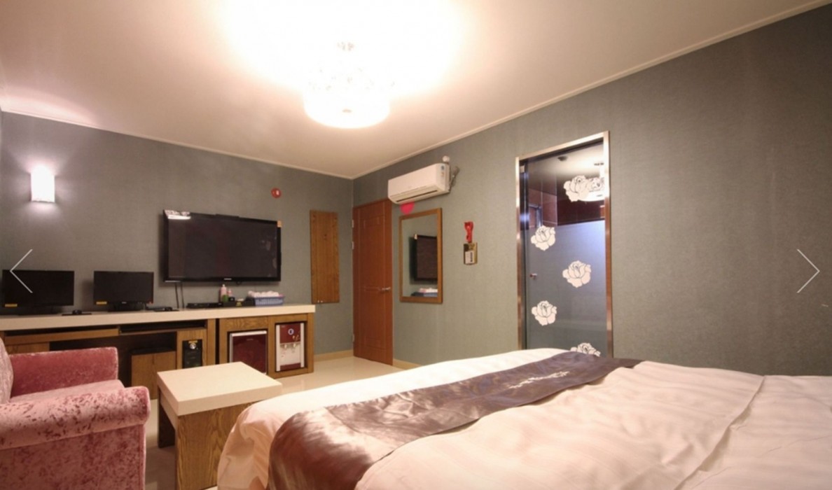 Beauty Motel 30/56
