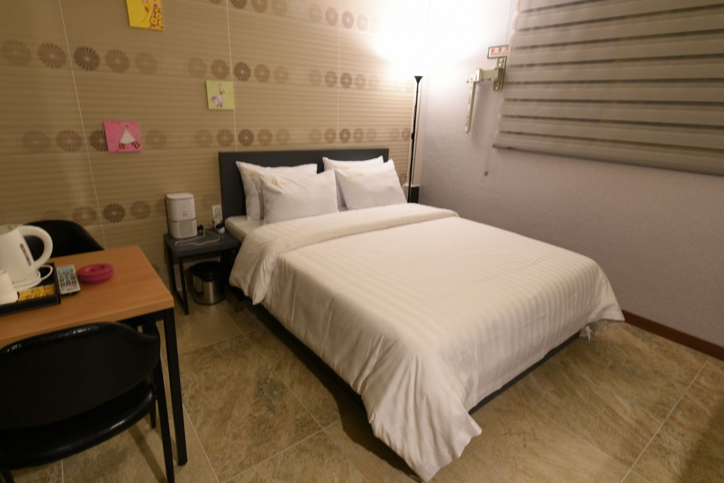 Q Motel 19/49