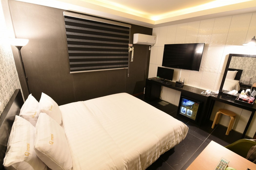 Q Motel 26/49