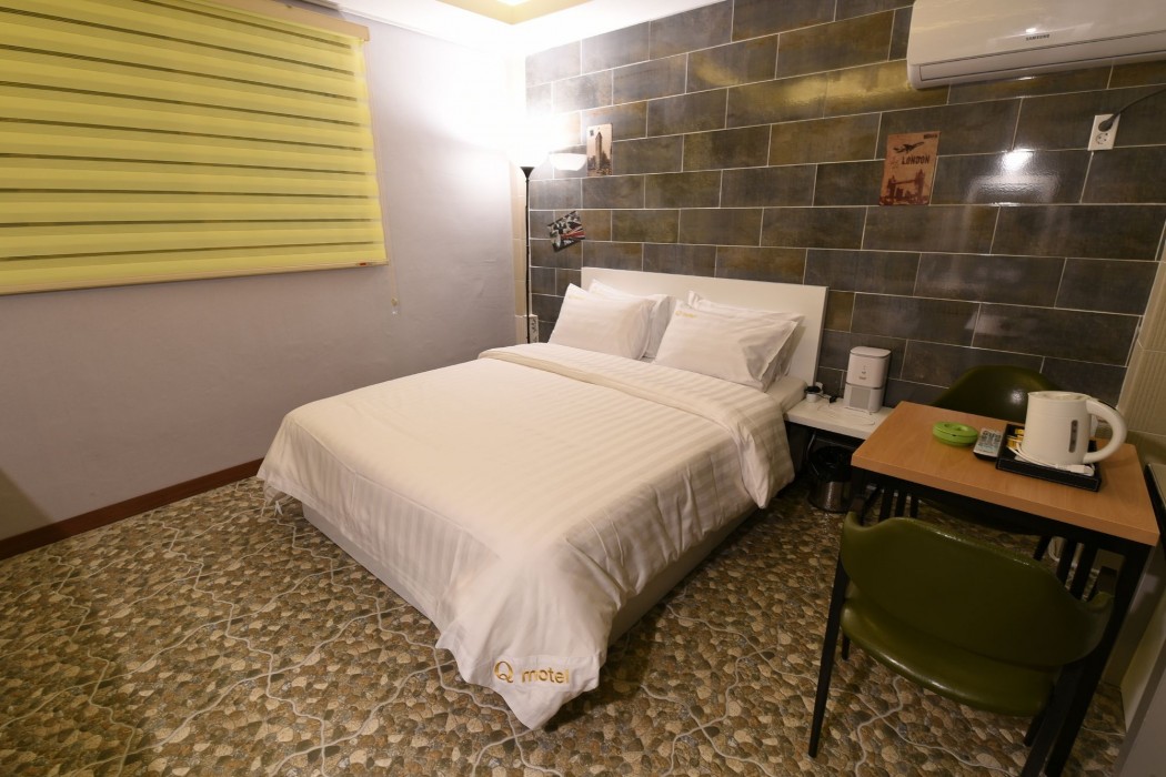 Q Motel 31/49
