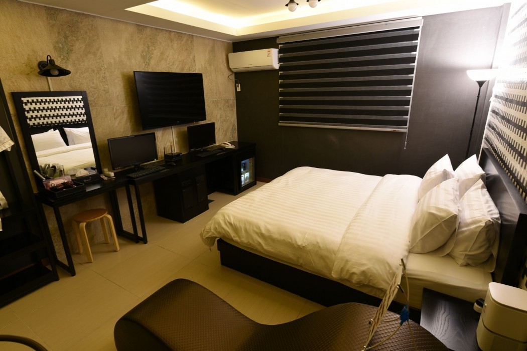 Q Motel 23/49