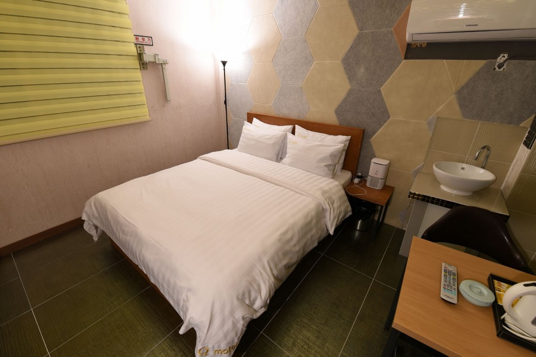 Q Motel 21/49