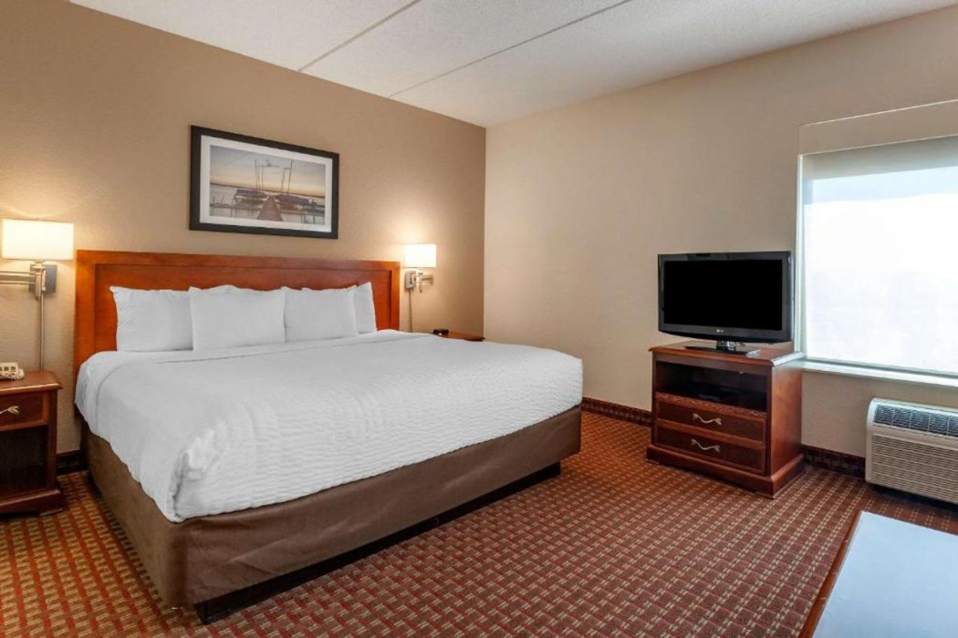 Clarion Suites At The Alliant Energy Center 11/27