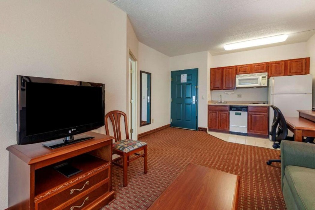 Clarion Suites At The Alliant Energy Center 12/27