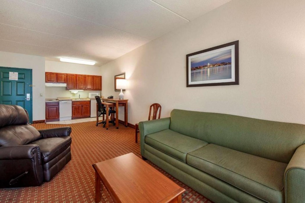 Clarion Suites At The Alliant Energy Center 14/27