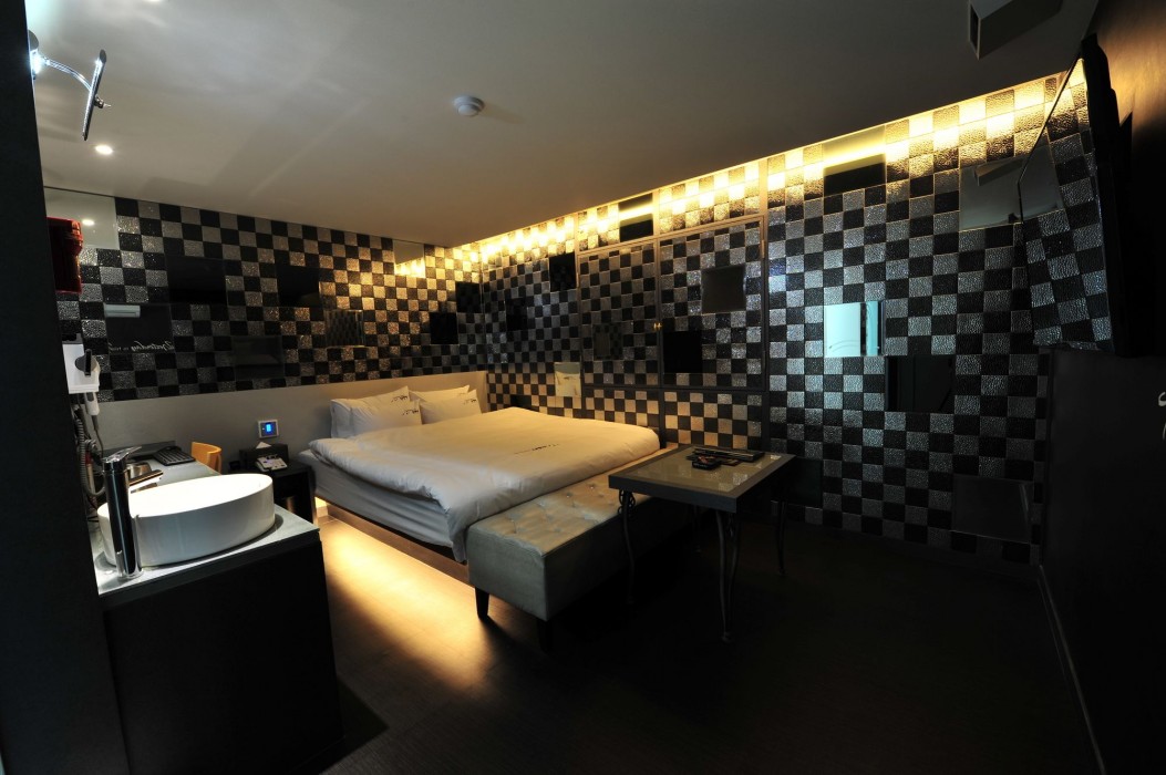 Ytt Motel 17/84
