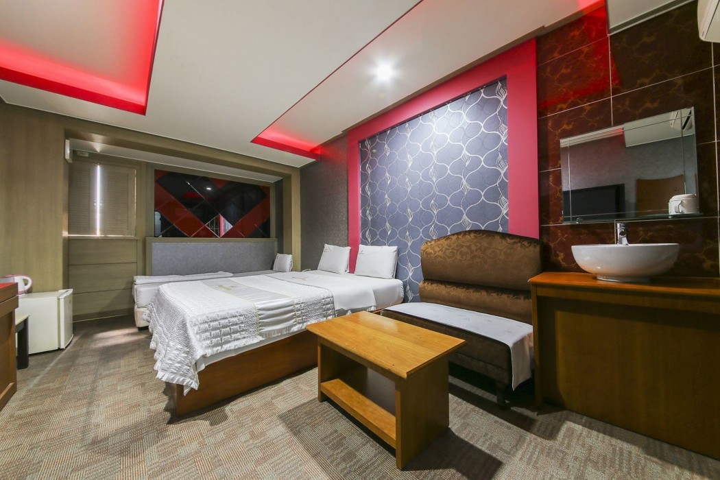 Boom Hotel 21/26
