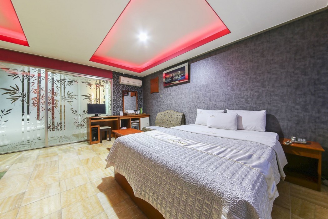 Boom Hotel 24/26