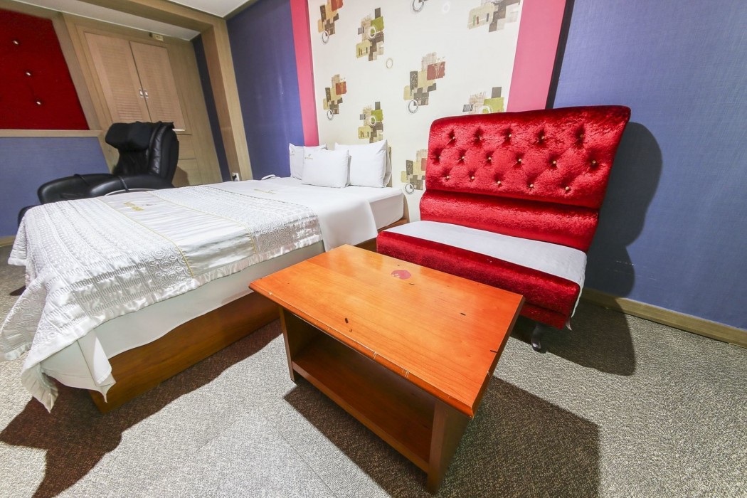 Boom Hotel 25/26