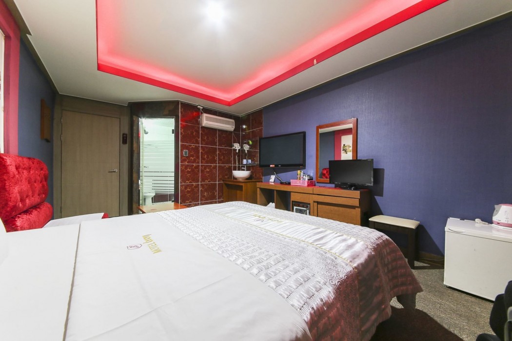 Boom Hotel 16/26
