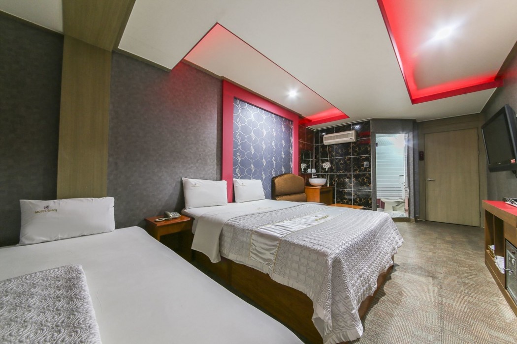Boom Hotel 20/26