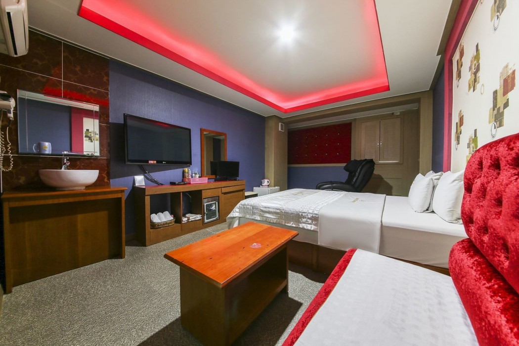 Boom Hotel 14/26
