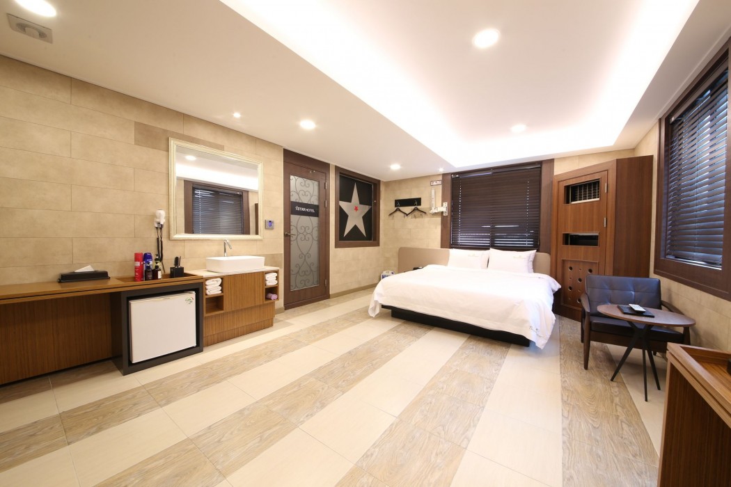 Star Hotel 24/72