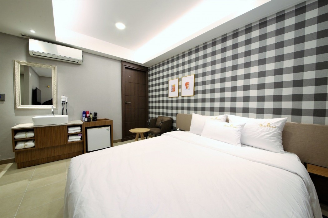 Star Hotel 25/72
