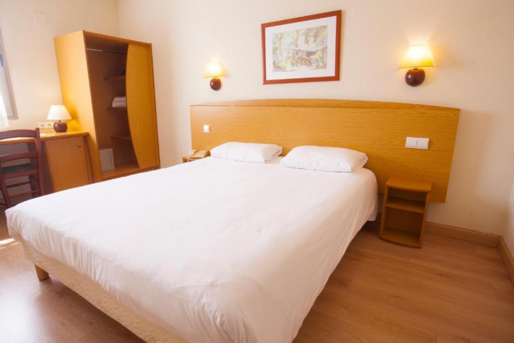 Travelodge Alicante Puerto 17/82