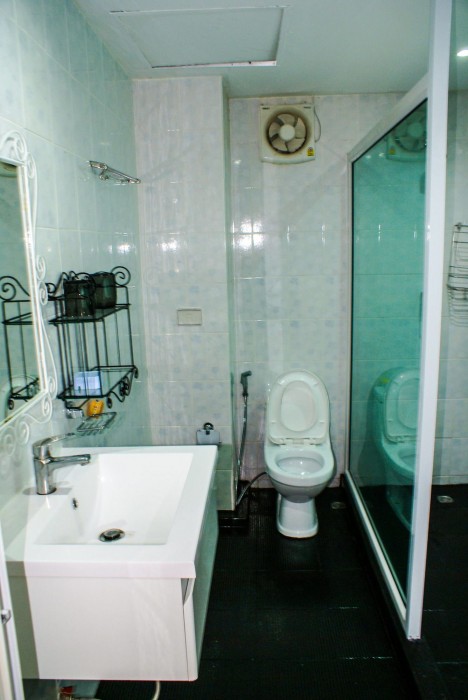 W-9 Hotel 37/73
