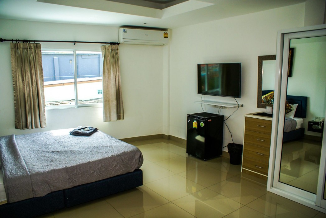 W-9 Hotel 30/73