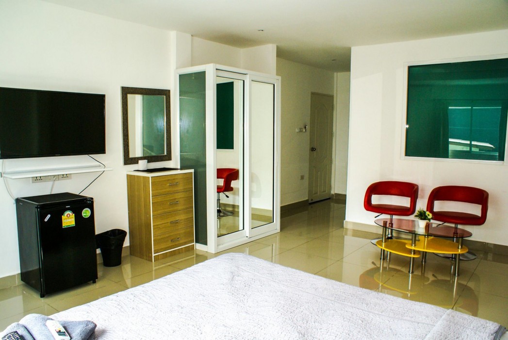 W-9 Hotel 33/73