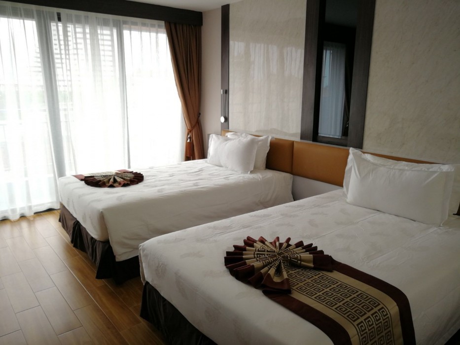 Golden Jomtien Beach Hotel 63/100