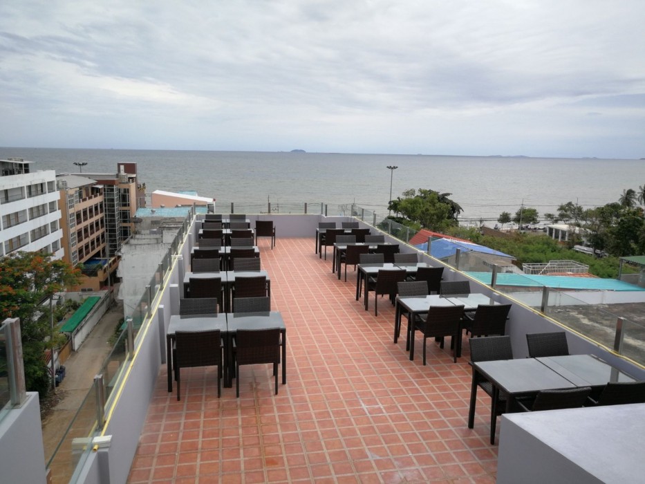 Golden Jomtien Beach Hotel 45/100