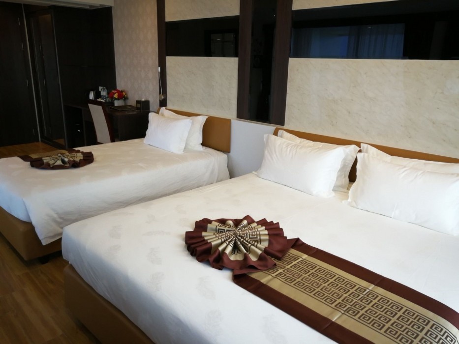 Golden Jomtien Beach Hotel 67/100