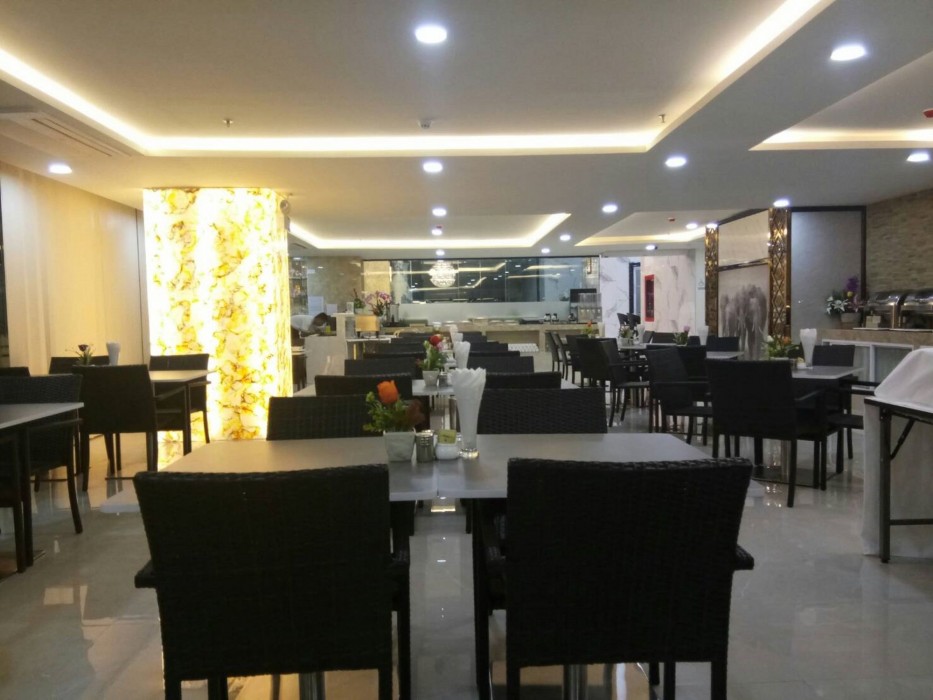 Golden Jomtien Beach Hotel 30/100