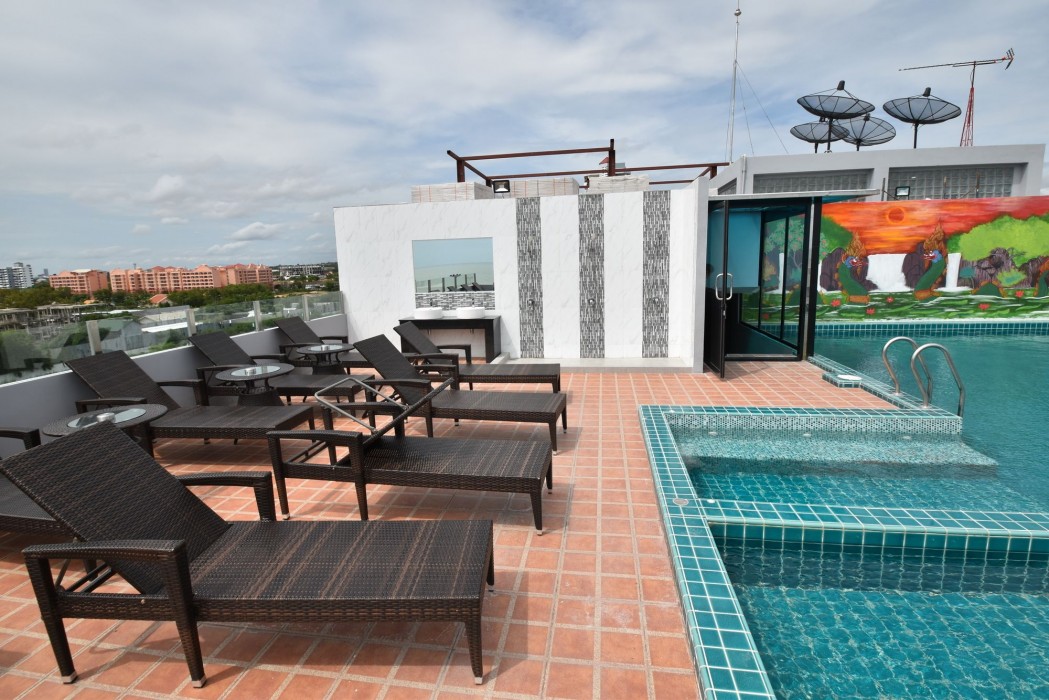 Golden Jomtien Beach Hotel 53/100