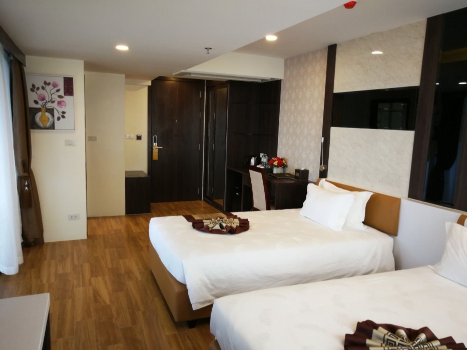 Golden Jomtien Beach Hotel 62/100