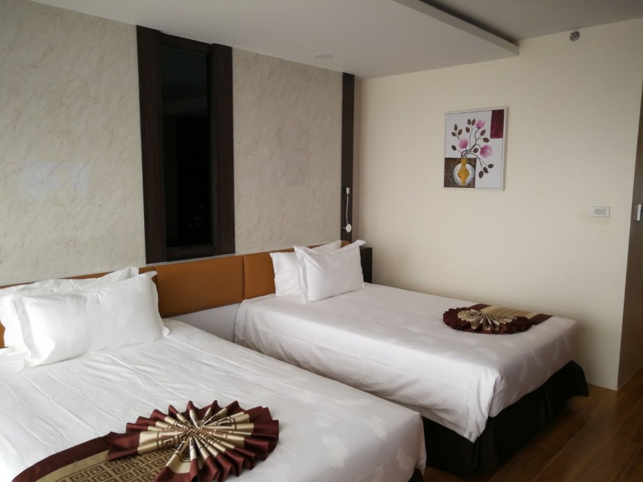 Golden Jomtien Beach Hotel 60/100