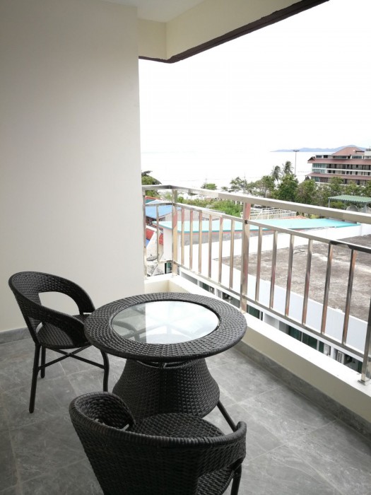 Golden Jomtien Beach Hotel 56/100
