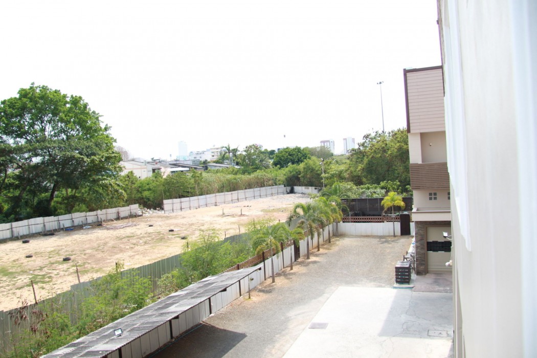 The Bless Residence 28/90
