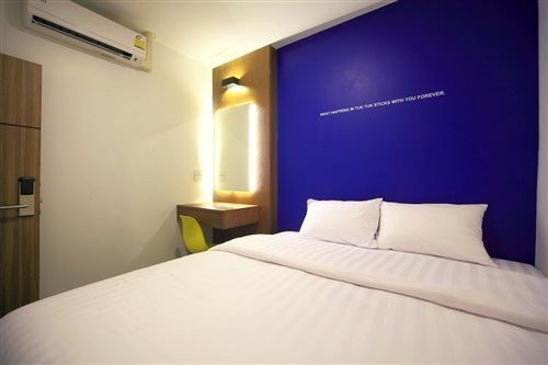 Tuk Tuk Hostel 30/70