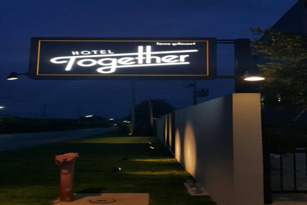Hotel Together 18/37