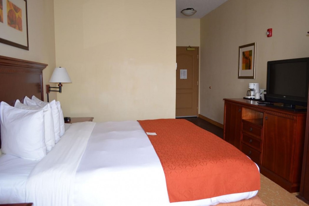 Country Inn & Suites by Radisson, Baltimore North/White Marsh 7/24