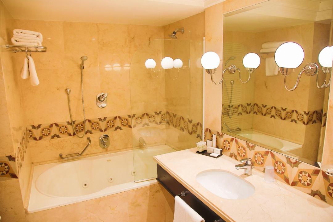 PREMIUM ROOM