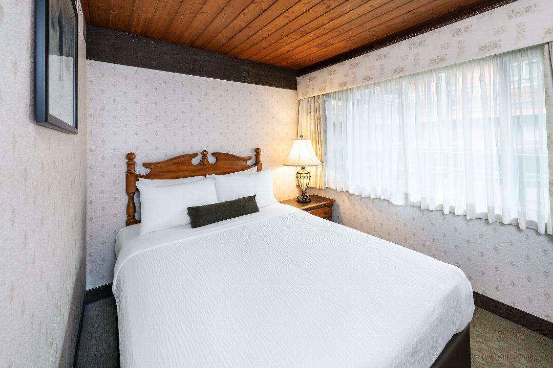 KITCHENETTE SUITE
