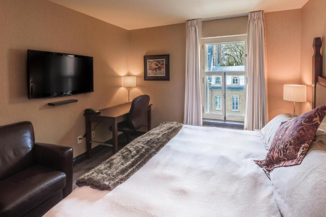 Chateau Bellevue Hotel 10/45