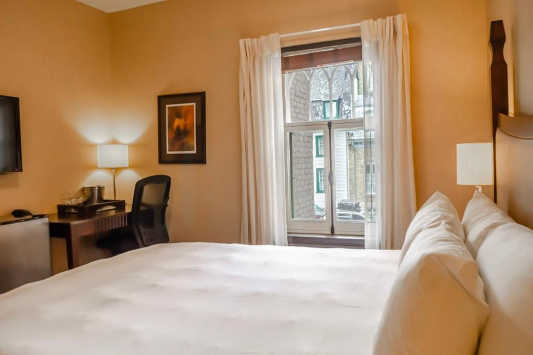 Chateau Bellevue Hotel 6/45