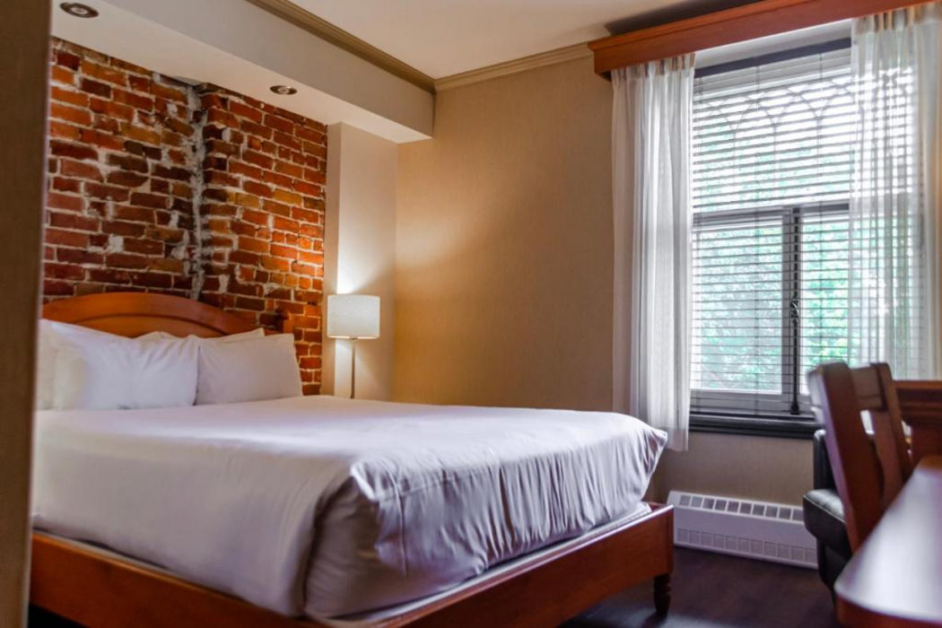 Room at Chateau Bellevue Hotel, QUEBEC CITY