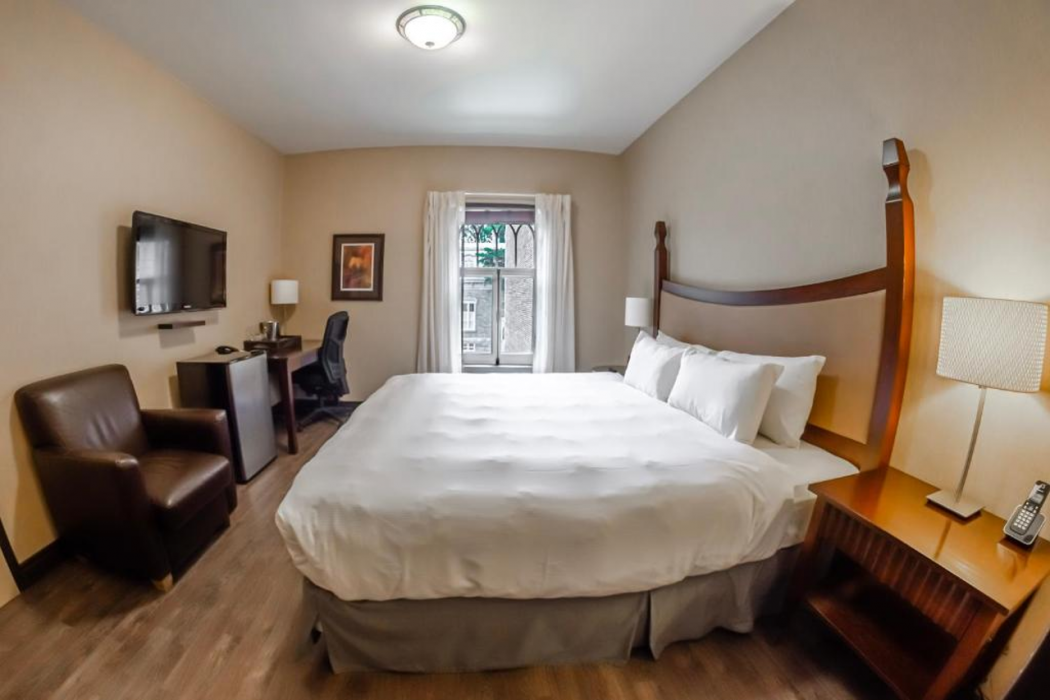 Chateau Bellevue Hotel 4/45