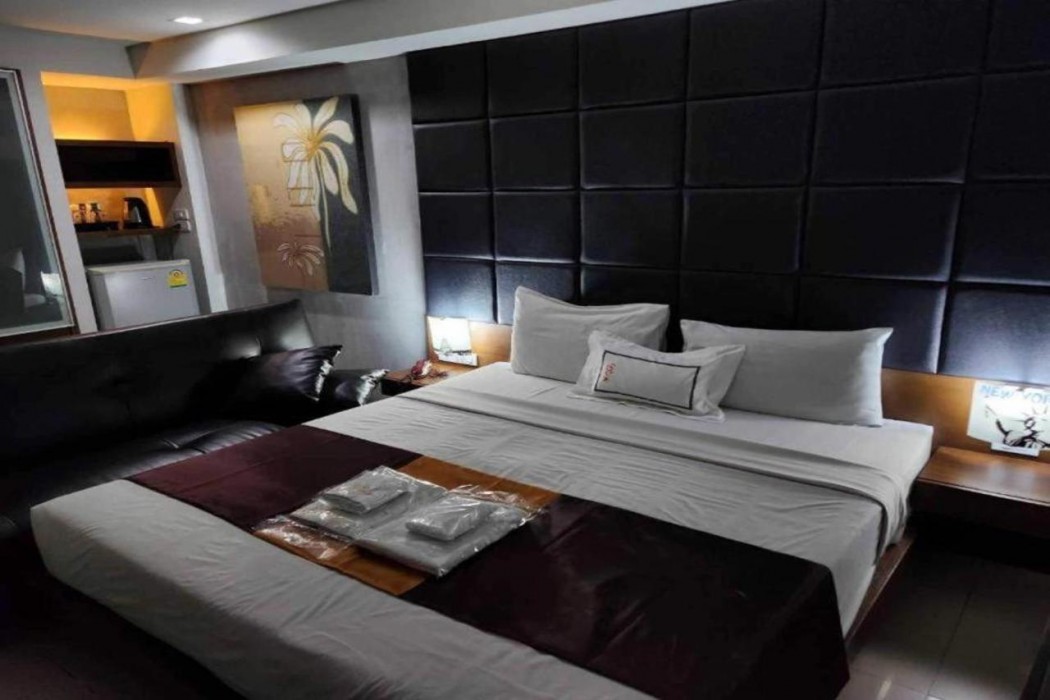 Collection O The Bangkok Cha Cha Suite 13/56