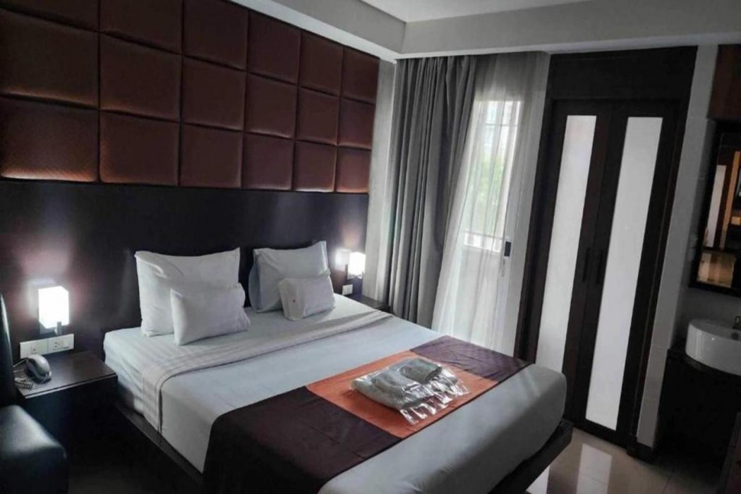 Collection O The Bangkok Cha Cha Suite 12/56