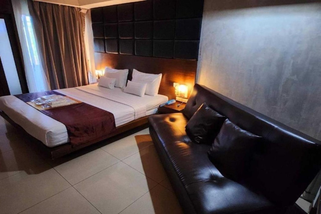 Collection O The Bangkok Cha Cha Suite 16/56