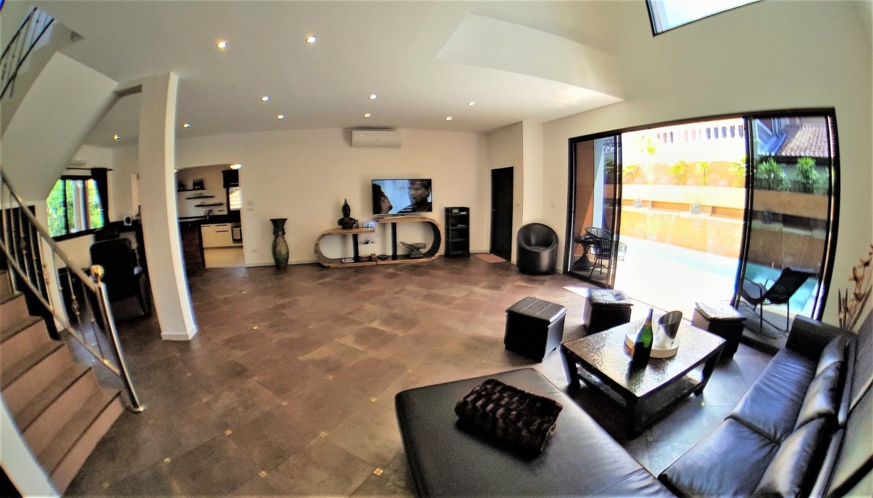 Hide Land Pattaya - Luxurious Tropical Villa 29/97