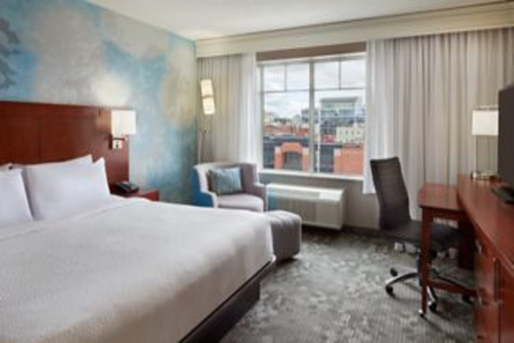 Courtyard by Marriott Ottawa Downtown 8/17