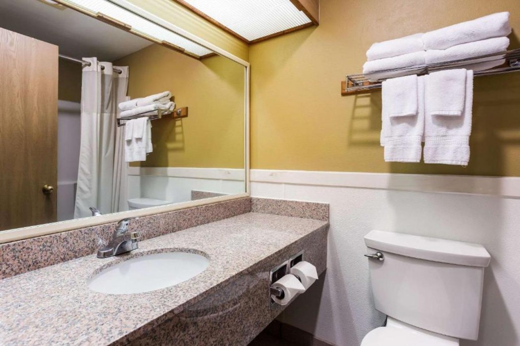 Quality Inn Airport Boise ID 10/50