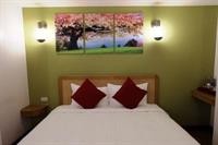 Cozy At 9 Hotel And Kitchen 60/85