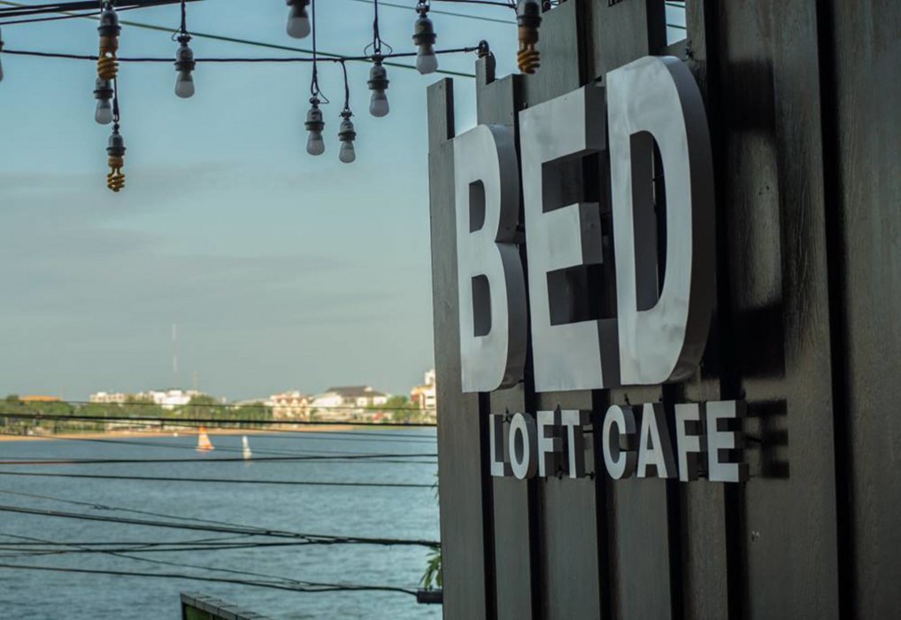 Bed Loft Cafe 11/63