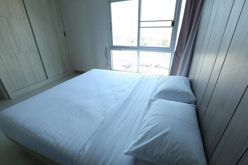 Central Place Serviced Apartment Angsila 48/71