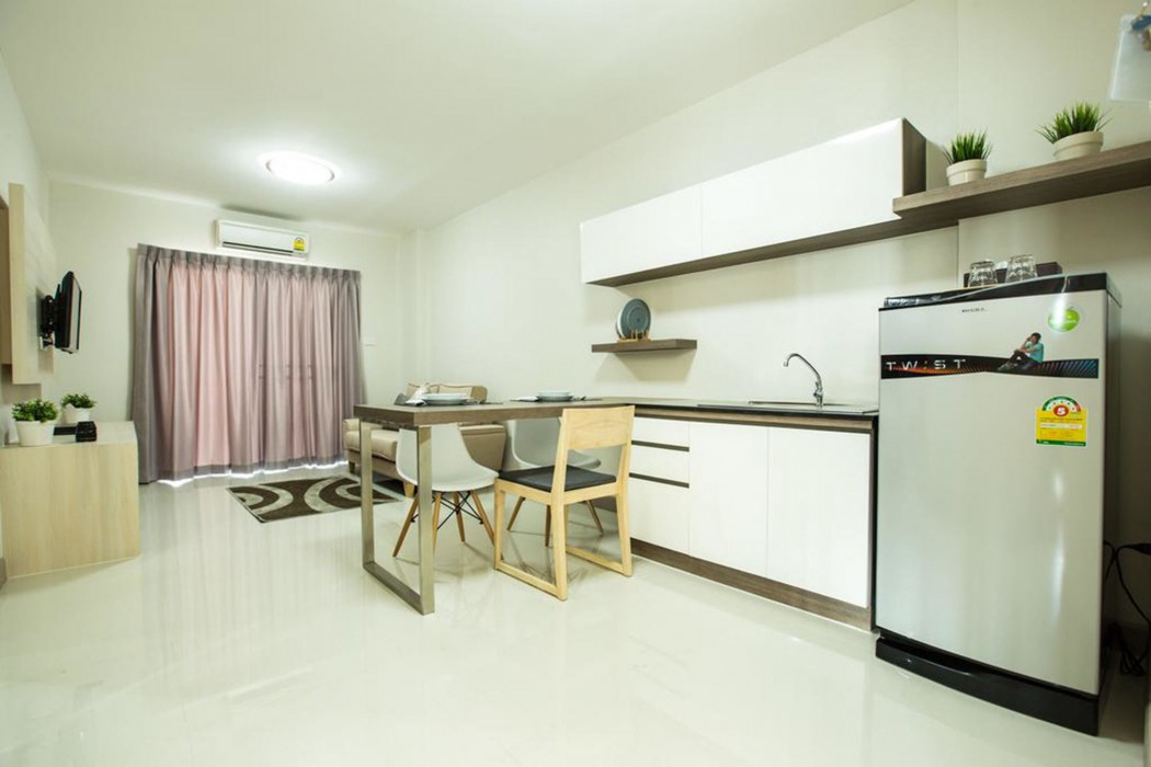 Central Place Serviced Apartment Angsila 37/71